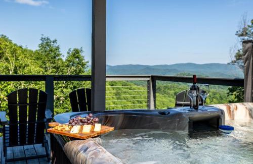Gatlinburg - Pigeon Forge House | Cloudchaser Cabin, Private, New Cabin, 2 Kings, Cozy, Modern, Hot Tub, View, Theater