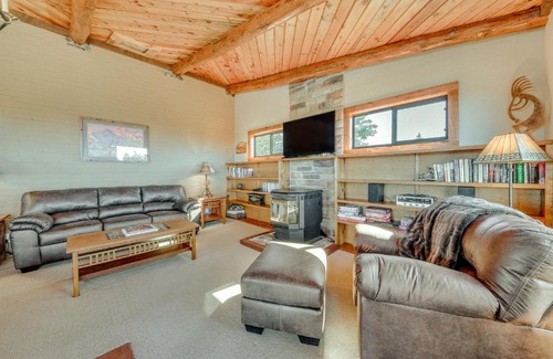 Cloudcroft House | Cloudcroft Cabin with View about 4 Mi to Ski Cloudcroft!