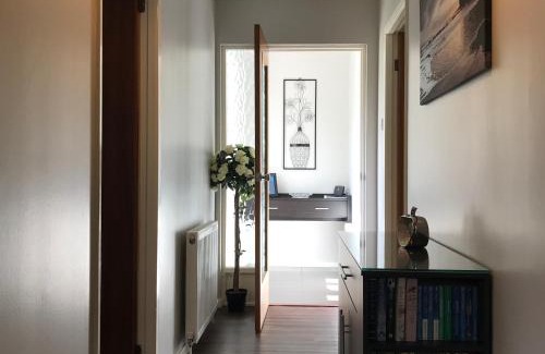 Perth House | Clover Holidays - Cliff View