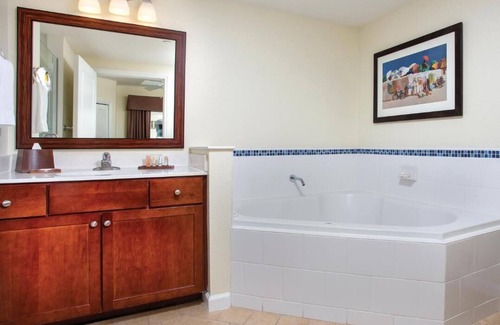 Townsite Resort | Club Wyndham Oceanside-2 Bedroom Deluxe Ocean View Suite