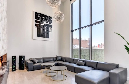 Pointe-Saint-Charles Condo | CLUBHAUS Ultimate VIP Penthouse,Hot Tub,Sleeps 20+