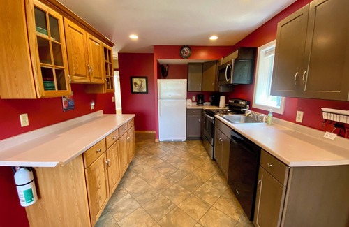 Center Ossipee Cabin | Cluck's Cabin - Lakes Region /Mt Washington Valley - Dog Friendly, AC,