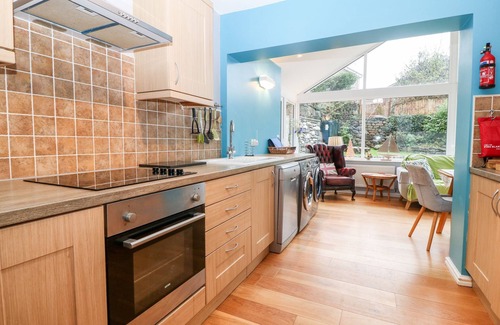 Harlech House | CLYD FAN, pet friendly, character holiday cottage in Harlech