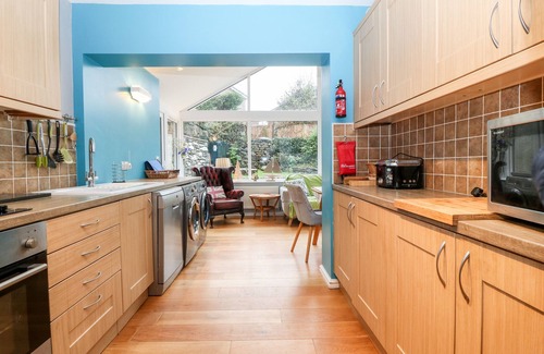 Harlech House | CLYD FAN, pet friendly, character holiday cottage in Harlech