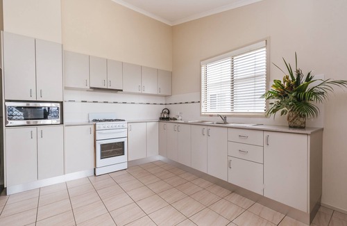Batehaven Hotel | Clyde View Holiday Park