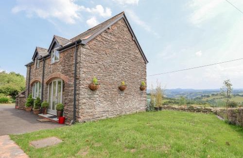 Clawdd-newydd House | Coach House