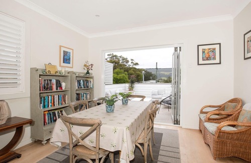 Werri Beach Cabin | Coast - Pet Friendly - 3 Mins Walk to the Beach