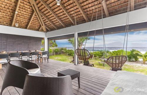 Temae House | Coastal Bliss: 1BR Bungalow by the Sea in Moorea