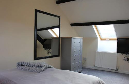 Borth Apartment | Coastal Bliss Charming Cottage near Borth beach