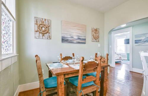 San Jacinto House | Coastal Blue Beach House with 3 Bedrooms and Just off the Seawall