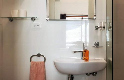 Scarborough Apartment | Coastal Breeze 2bedrm 2bath Pool & Slide