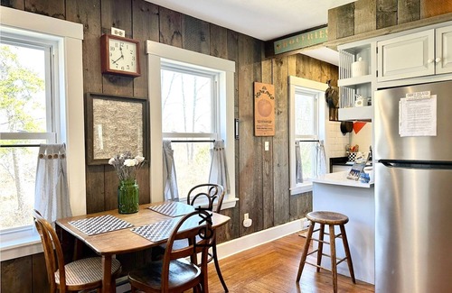 Orrs Island Cottage | Coastal Charm Awaits at This Orr’s Island Retreat !
