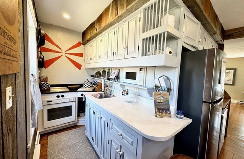 Orrs Island Cottage | Coastal Charm Awaits at This Orr’s Island Retreat !