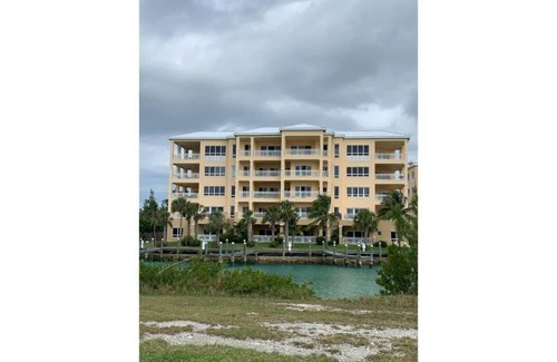 Bahamia West Condo | Coastal Charm Waterfront