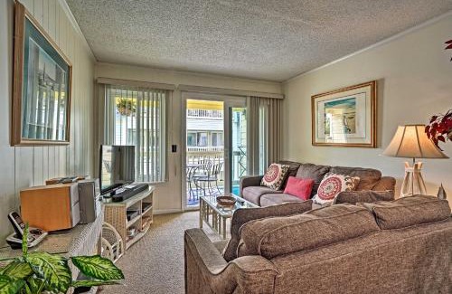 Isle of Palms Apartment | Coastal Condo with Pool Access - Walk To Beach!