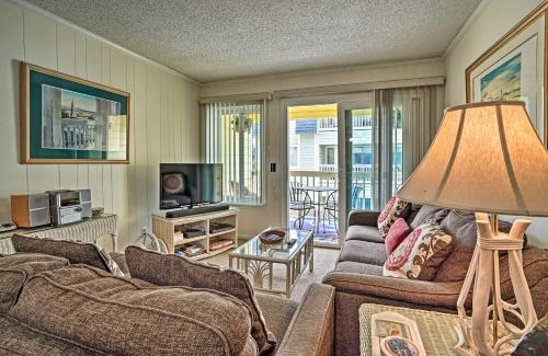Isle of Palms Apartment | Coastal Condo with Pool Access - Walk To Beach!