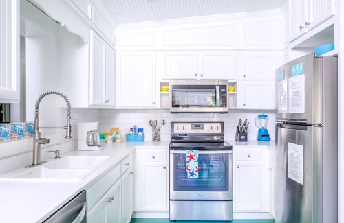 Tybee Island Cottage | Coastal Cottage 4 Blocks from Beach, fall specials & military discounts
