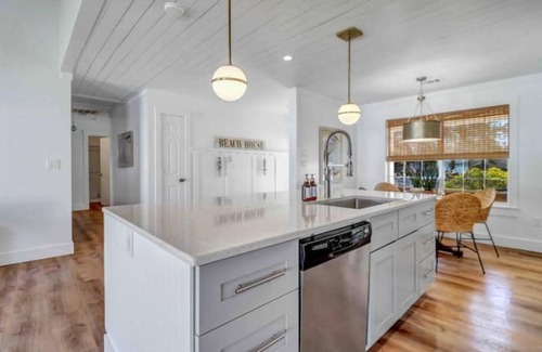Old Town Bluffton House | Coastal Cottage near DT Bluffton w/Golf Cart