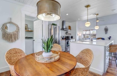 Old Town Bluffton House | Coastal Cottage near DT Bluffton w/Golf Cart