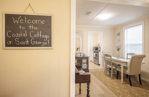 Biloxi Cottage | Coastal Cottage on Saint George- Walk to the beach! 10% per diem discounts!