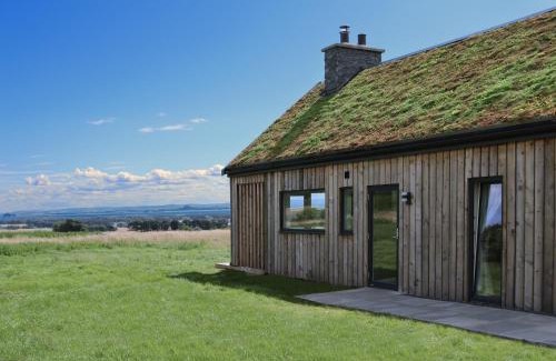 Leven Villa | Coastal Eco-Lodge with hottub Charleton Estate