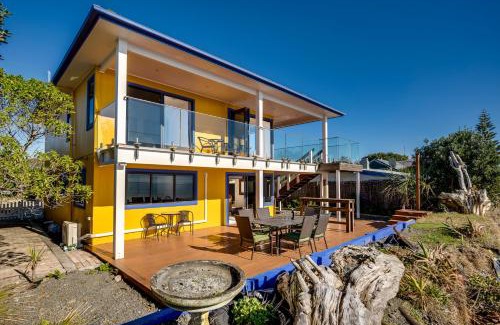 Te Awanga House | Coastal Embrace - Te Awanga Seaview Escape