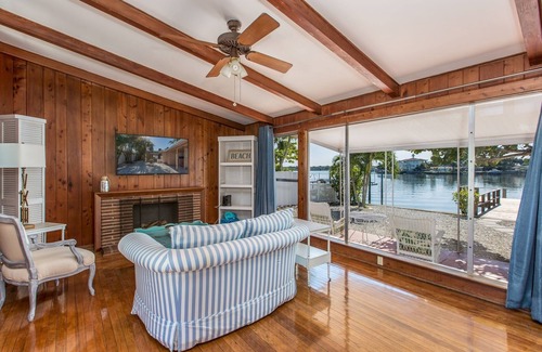Indian Rocks Beach Apartment | Coastal Escape - Indian Rocks Beach 2 Bedroom Apts by Redawning