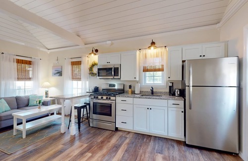 Lower Township Hotel | Coastal Estate – Private Cottage with King Bed & Pool Access