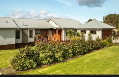 Hay House | Coastal Haven on Beaufortia