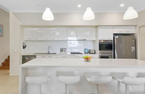 Barrack Heights House | Coastal Palms Escape - Your Ideal Family Getaway