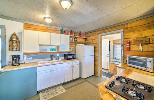 Salem Cottage | Coastal Perry Cottage ~ 2 Mi to Boat Ramp!