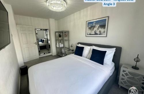 Porthcawl Apartment | COASTAL RETREAT Town Centre Entire Property, Very Close to Sea & Restaurants, 2 King Size Beds