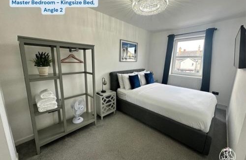 Porthcawl Apartment | COASTAL RETREAT Town Centre Entire Property, Very Close to Sea & Restaurants, 2 King Size Beds