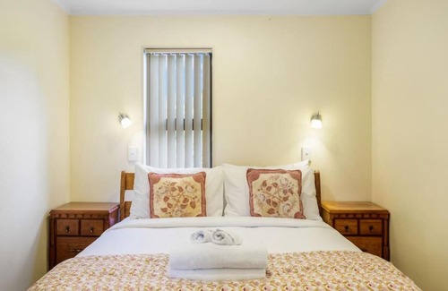 Browns Bay House | Coastal Retreat Unit close to Beach