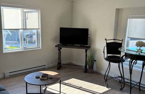 Tsawwassen House | Coastal Vibe is minutes from the beach, BC Ferries, Outlet mall, Golf.