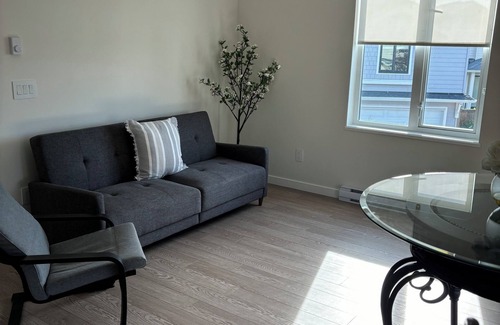 Tsawwassen House | Coastal Vibe is minutes from the beach, BC Ferries, Outlet mall, Golf.