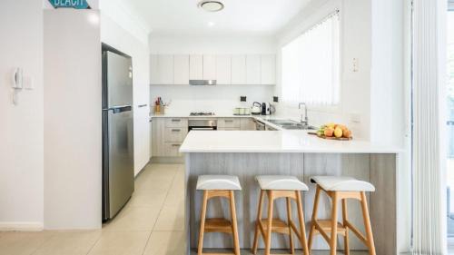 Umina Beach House | Coastal Villa Umina-pet friendly, walk to cafes, shops