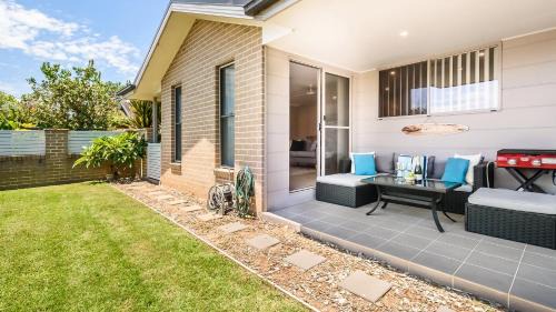 Umina Beach House | Coastal Villa Umina-pet friendly, walk to cafes, shops