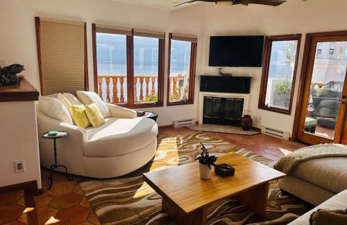 Avalon Villa | Coastal Villa W Balcony & Ocean Panorama