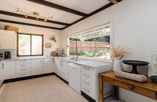Killcare Heights House | Coastal vintage cottage brimming with character and charm just moments to beaches, bay and cafes.