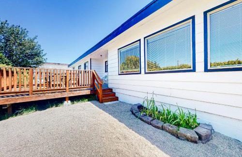 Coos Bay House | Coastal Vista Retreat