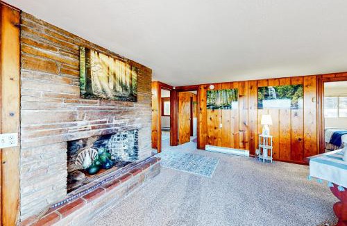 Coos Bay House | Coastal Vista Retreat