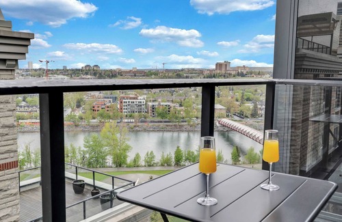 Eau Claire Apartment | Coastal Winds DT Gym River Walk