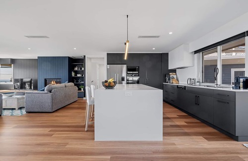 Mollymook Beach House | Coastwatch on Bannister Headland