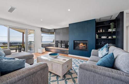 Mollymook Beach House | Coastwatch on Bannister Headland