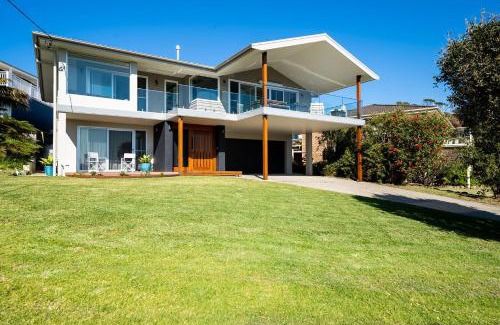Mollymook Beach House | Coastwatch on Bannister Headland