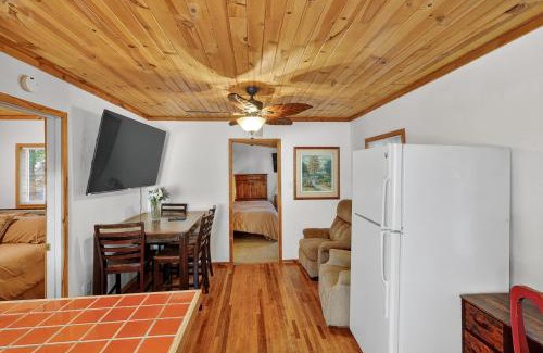 Cobb Hotel | Cobb Mountain Nature Escape cabin