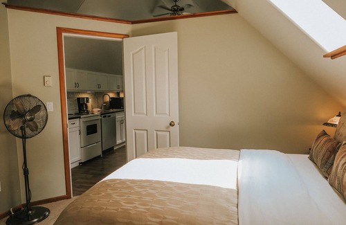 Tofino House | Cobble Wood Guesthouse