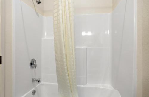 De Pere Hotel | Cobblestone Hotel & Suites - De Pere Green Bay