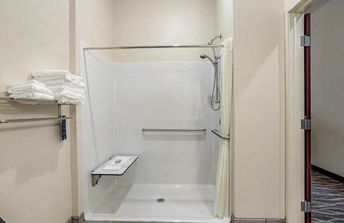 De Pere Hotel | Cobblestone Hotel & Suites - De Pere Green Bay
